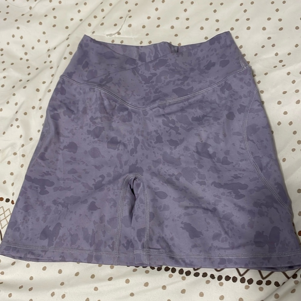 Alphalete cross waist shorts